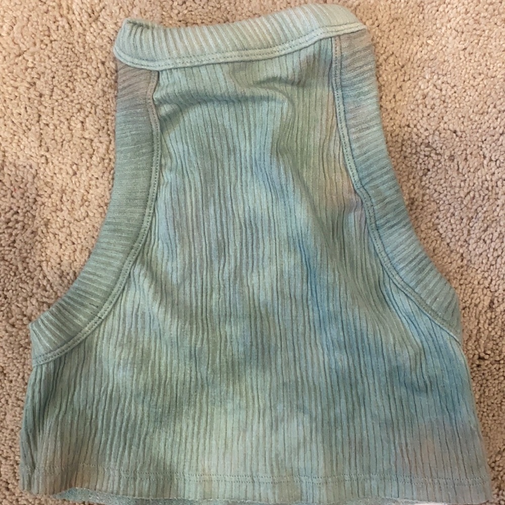 urban outfitters tie die crop top